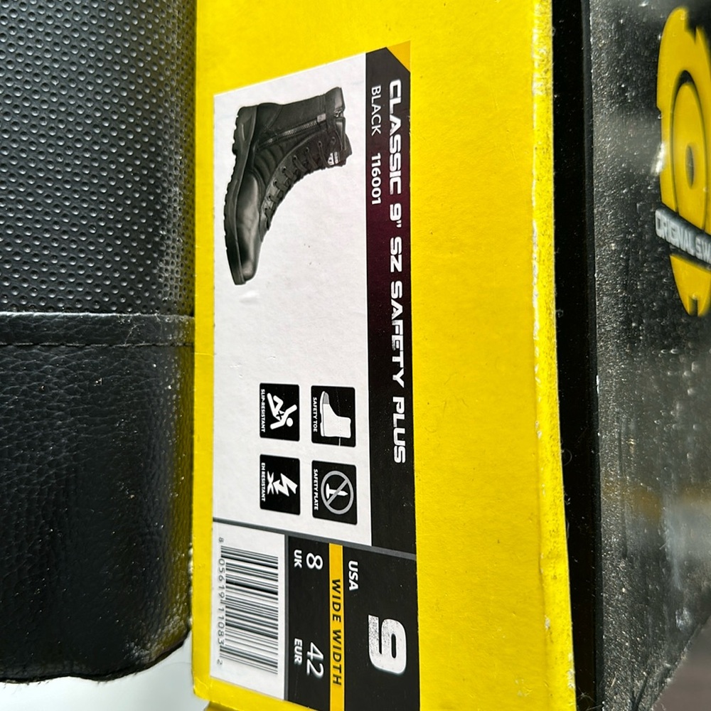 Blk work boots
